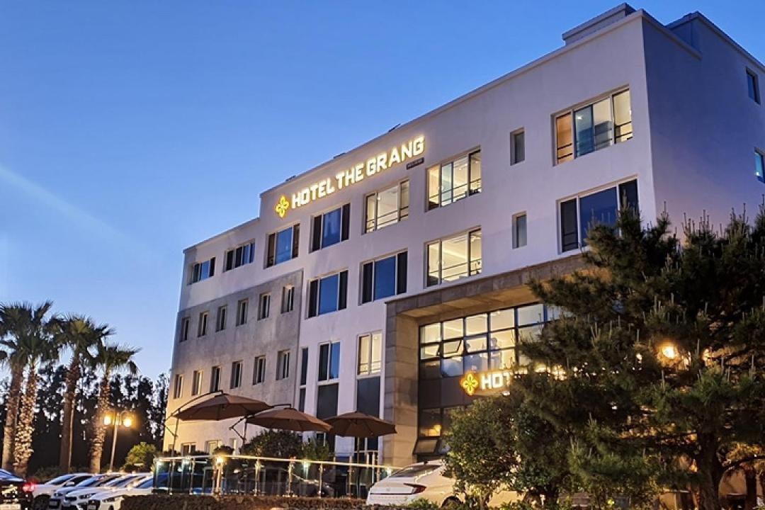Hotel The Grang Jungmun Согвіпо Екстер'єр фото