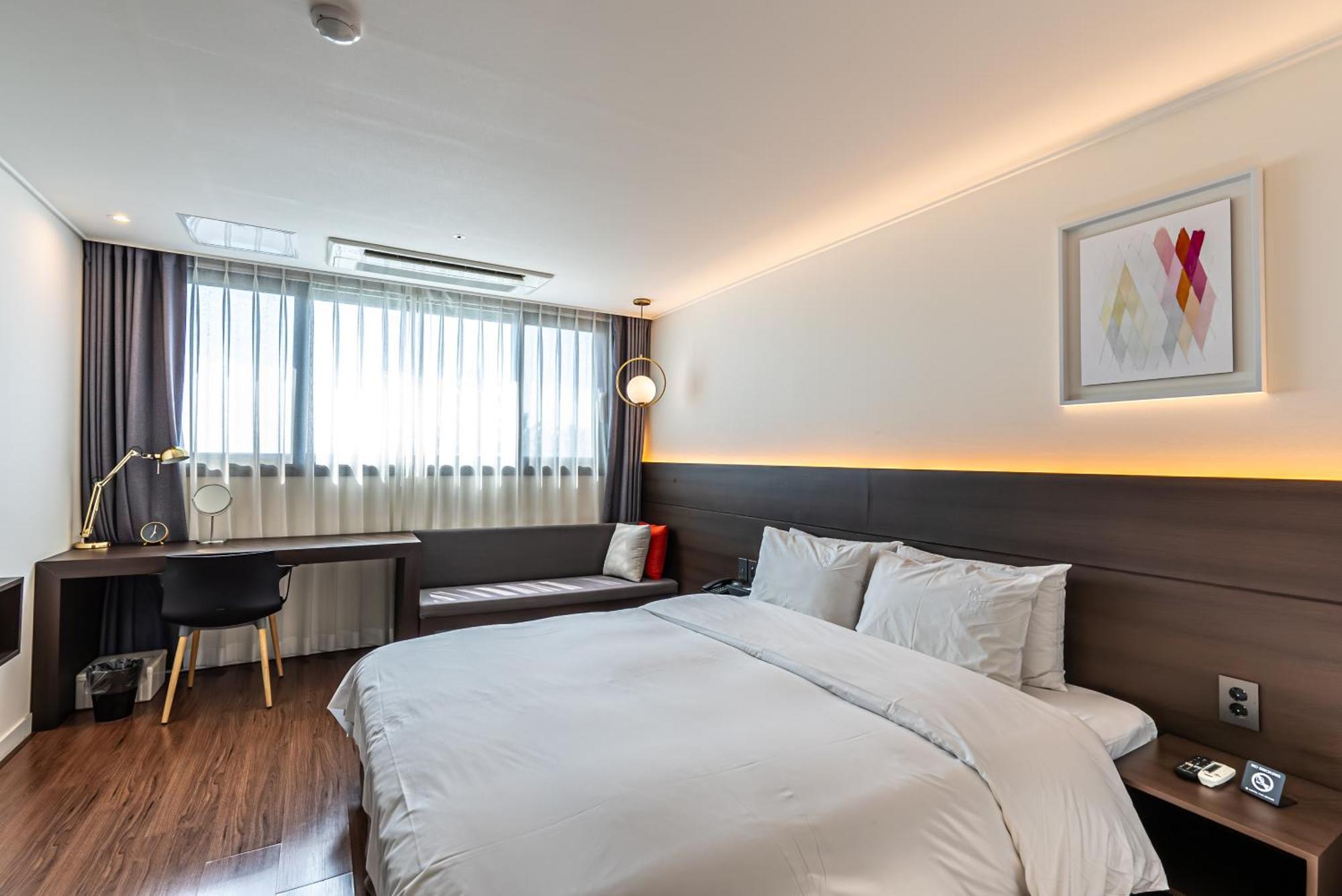 Hotel The Grang Jungmun Согвіпо Екстер'єр фото