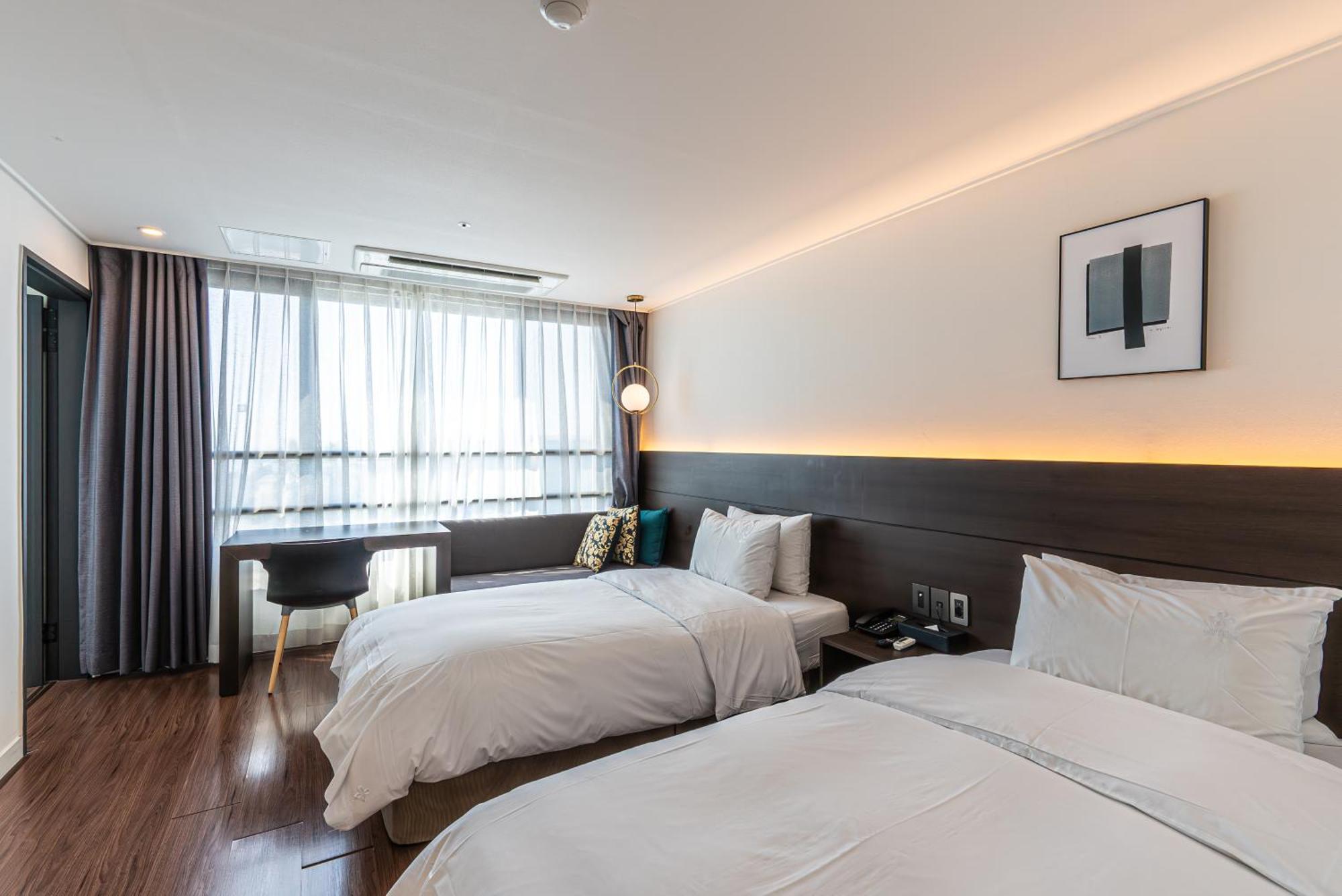 Hotel The Grang Jungmun Согвіпо Екстер'єр фото
