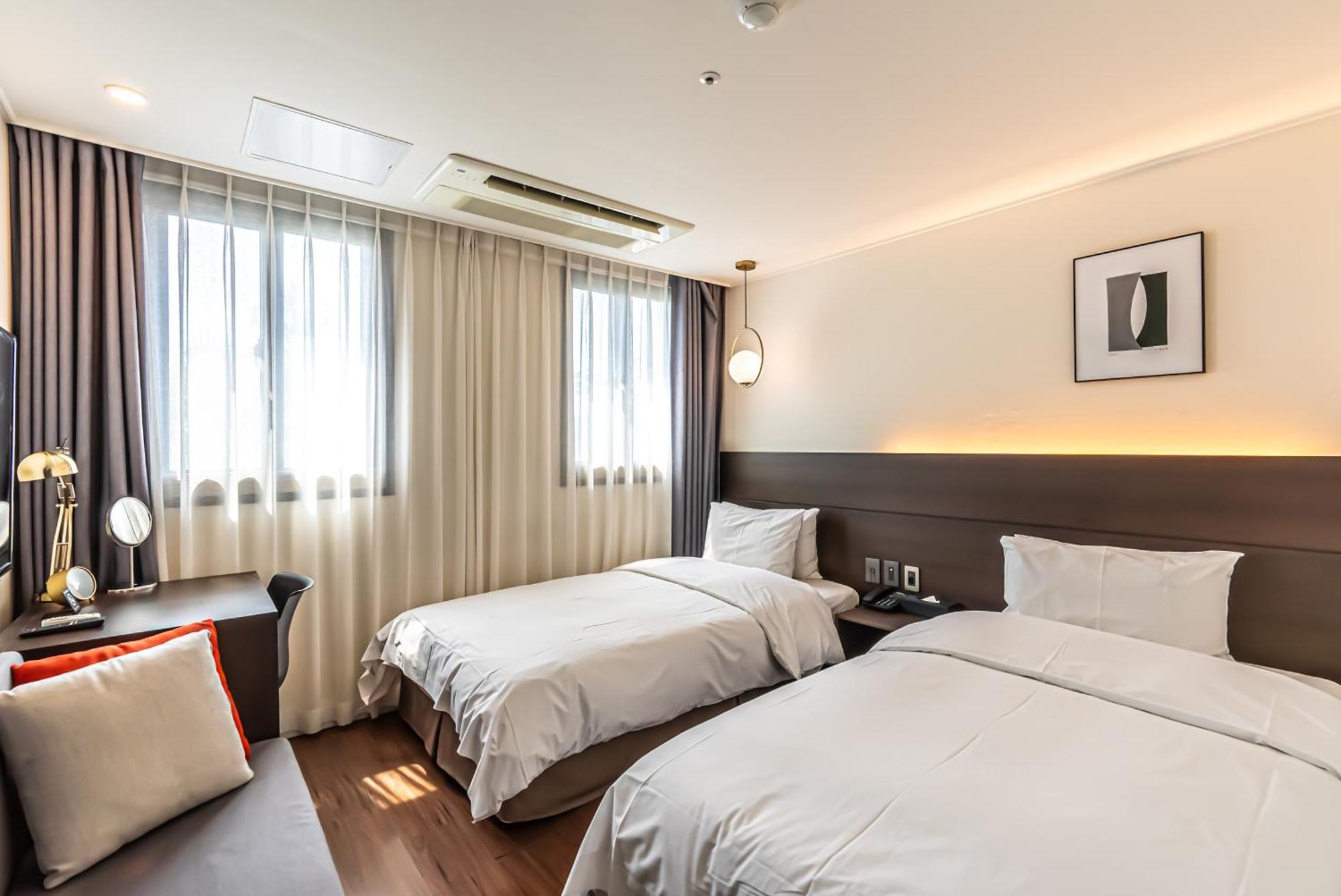 Hotel The Grang Jungmun Согвіпо Екстер'єр фото