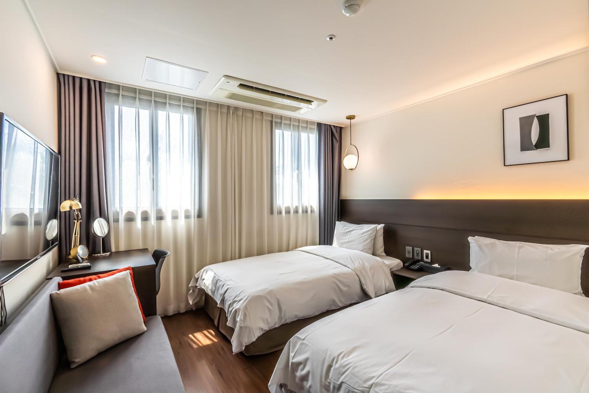 Hotel The Grang Jungmun Согвіпо Екстер'єр фото