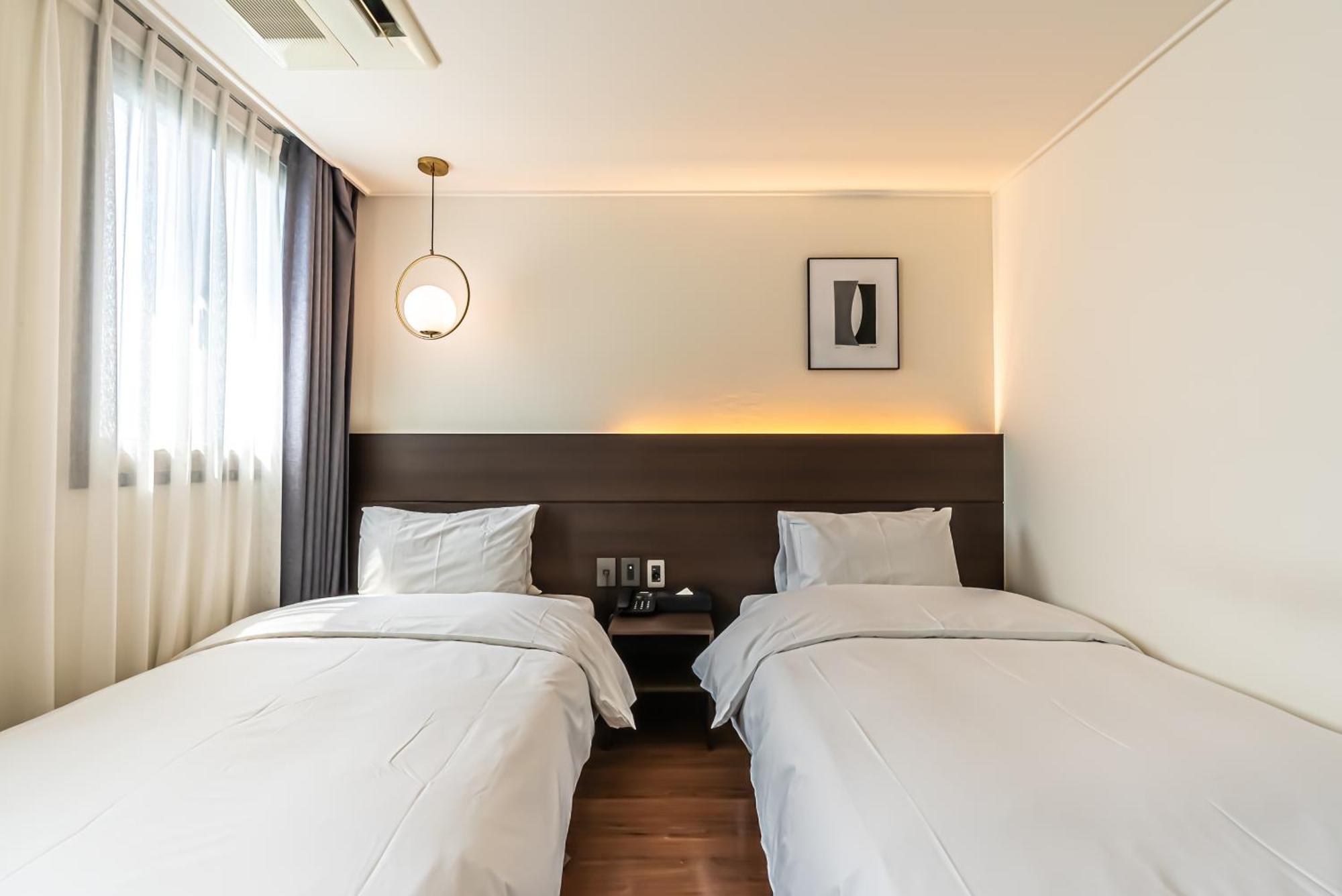 Hotel The Grang Jungmun Согвіпо Екстер'єр фото
