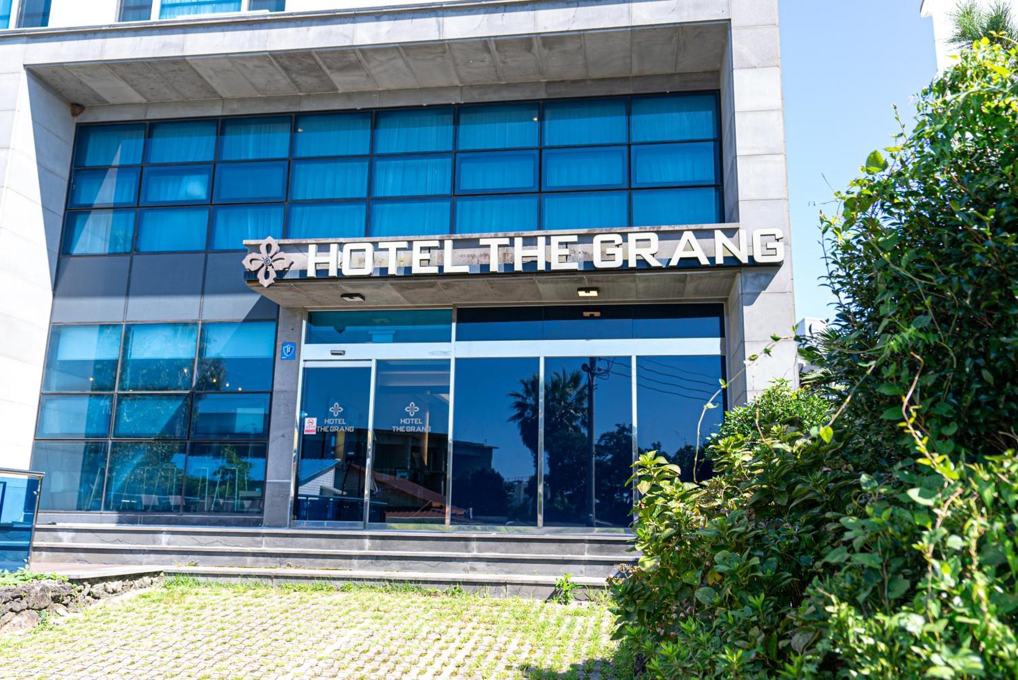 Hotel The Grang Jungmun Согвіпо Екстер'єр фото