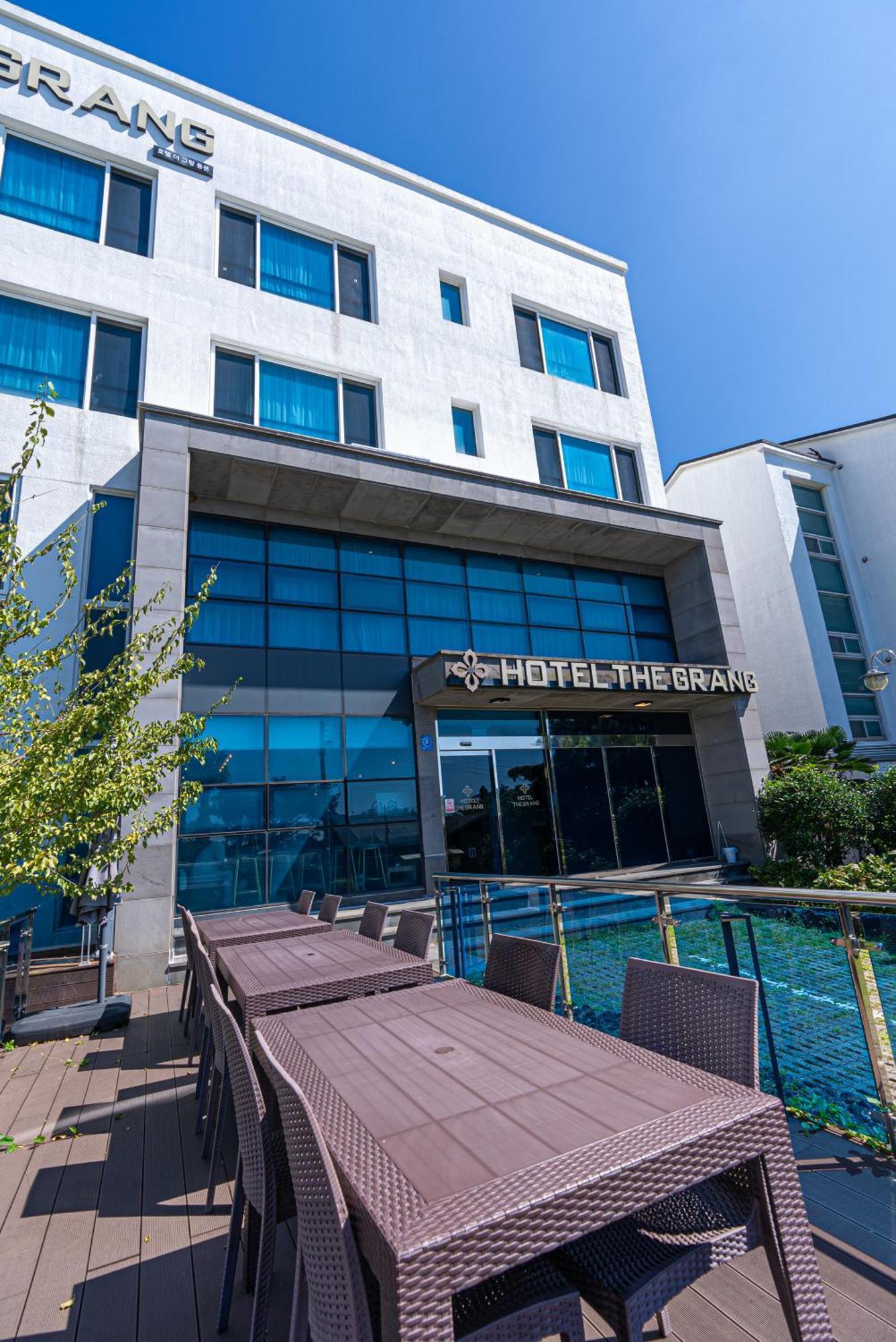 Hotel The Grang Jungmun Согвіпо Екстер'єр фото