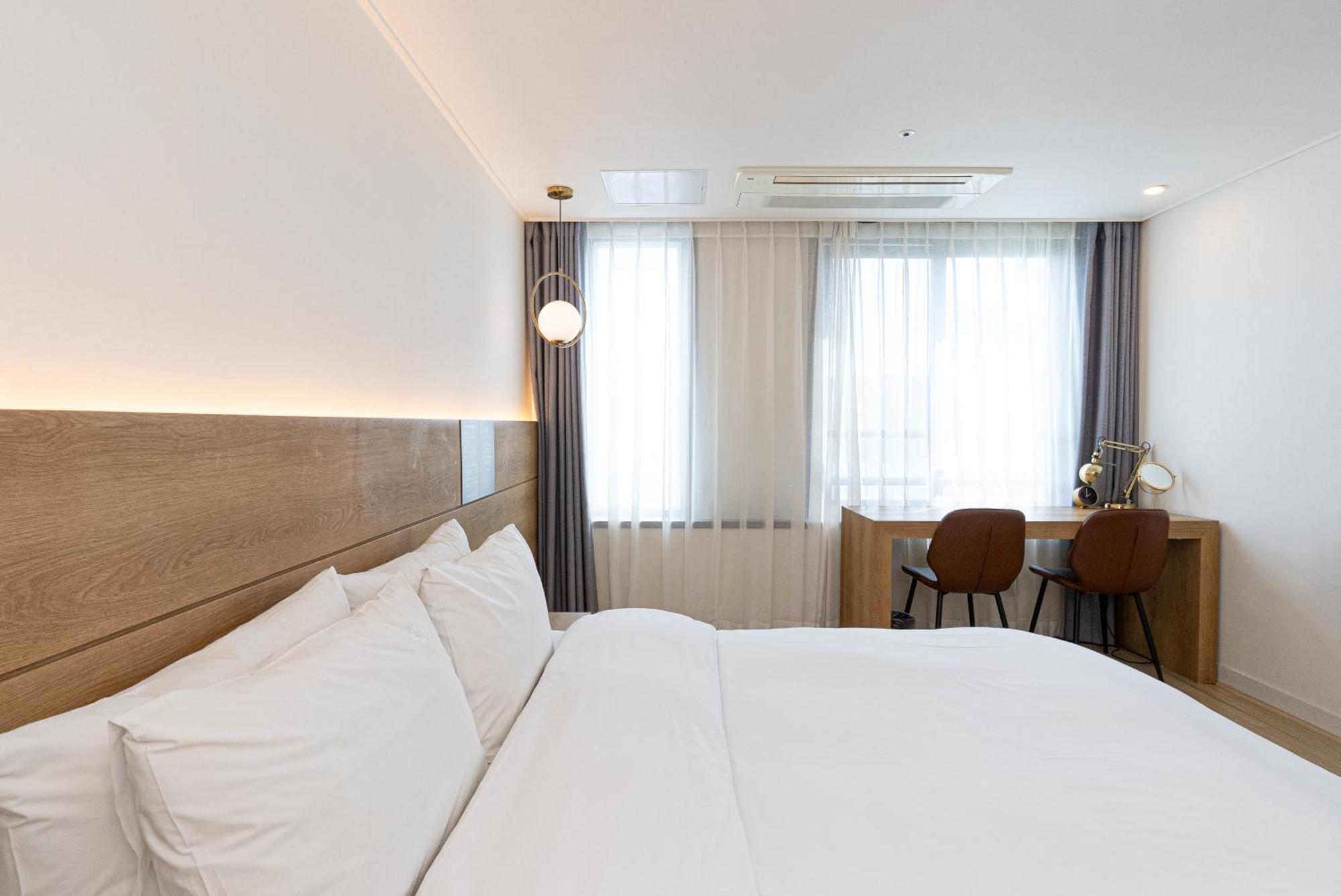 Hotel The Grang Jungmun Согвіпо Екстер'єр фото