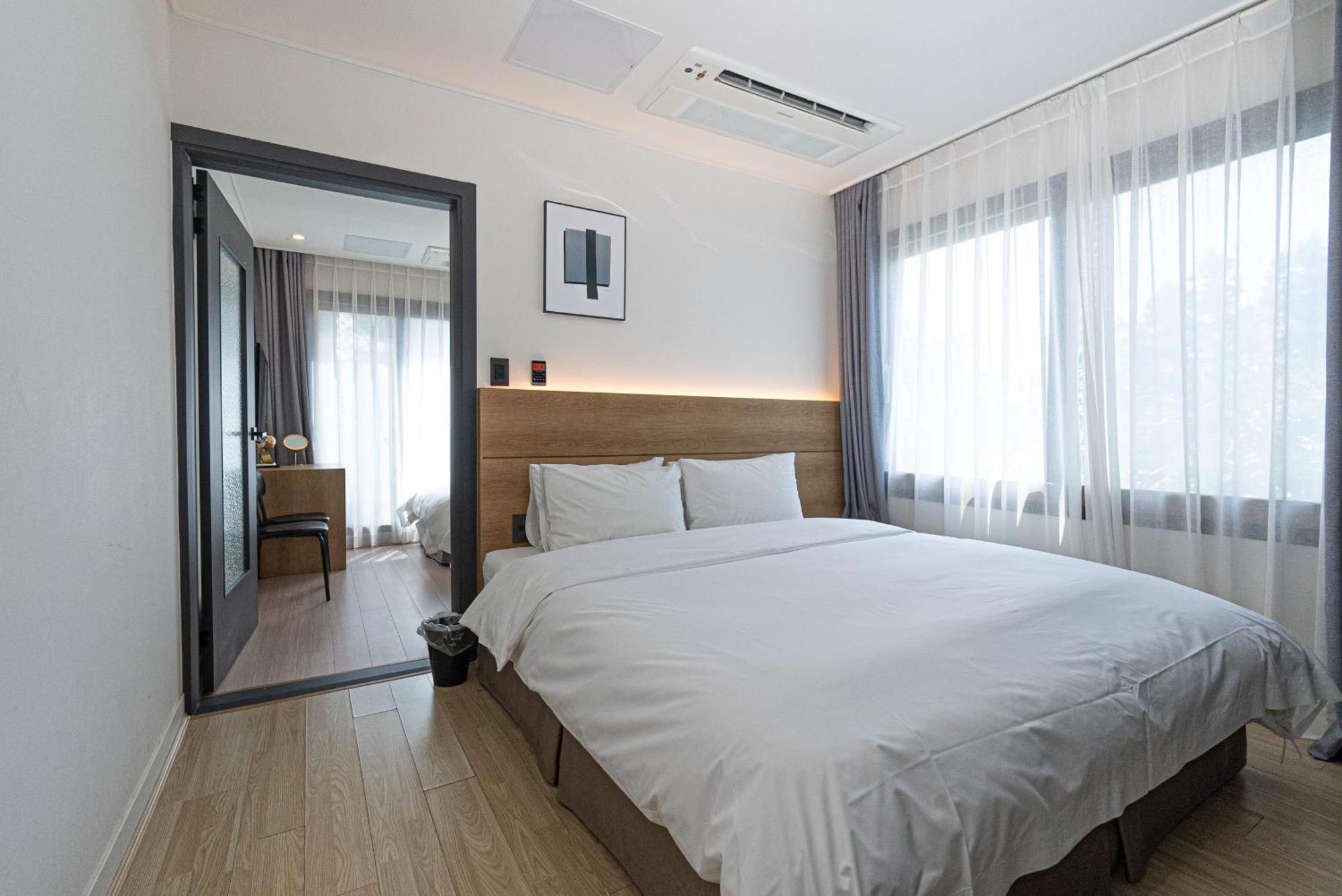 Hotel The Grang Jungmun Согвіпо Екстер'єр фото