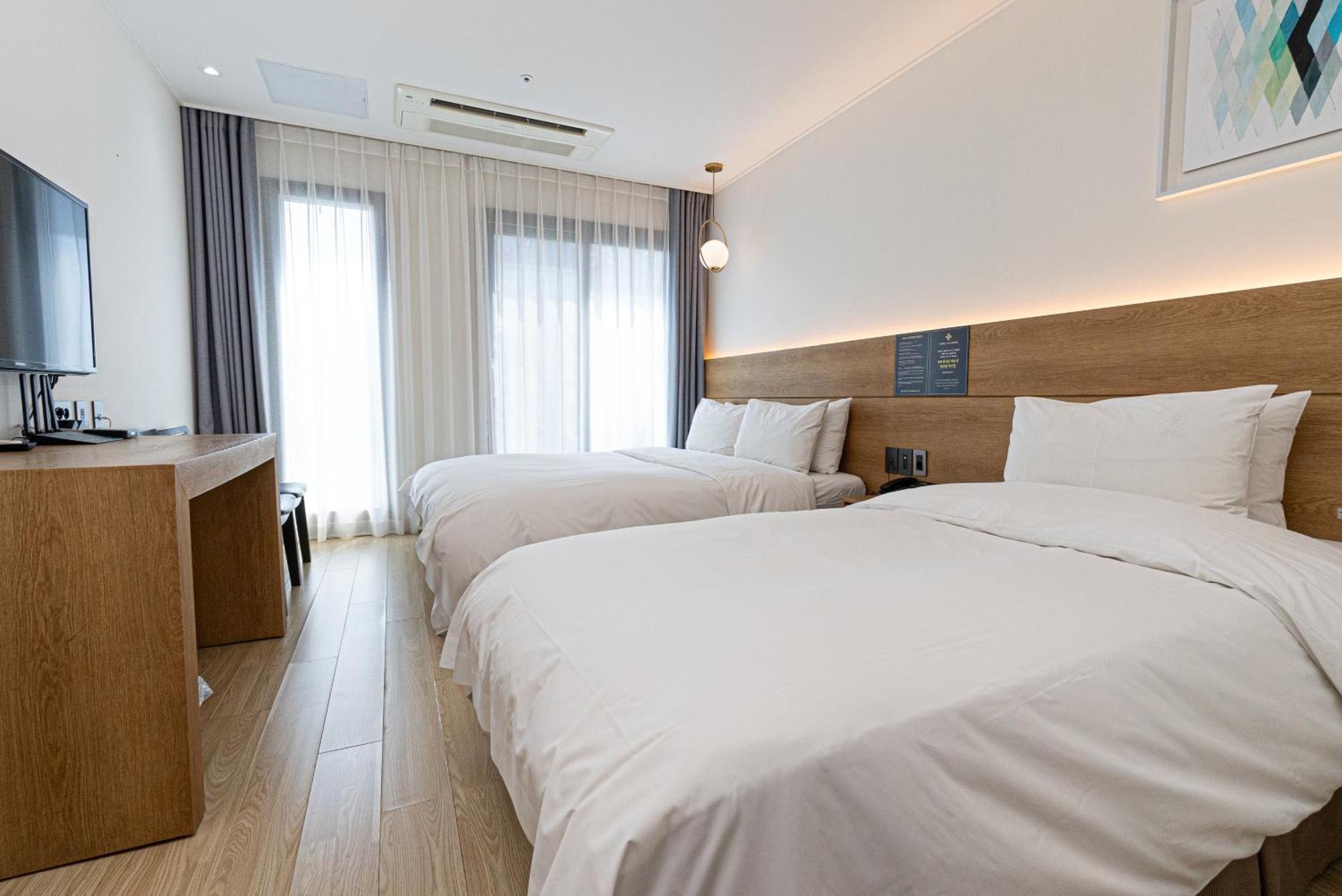 Hotel The Grang Jungmun Согвіпо Екстер'єр фото