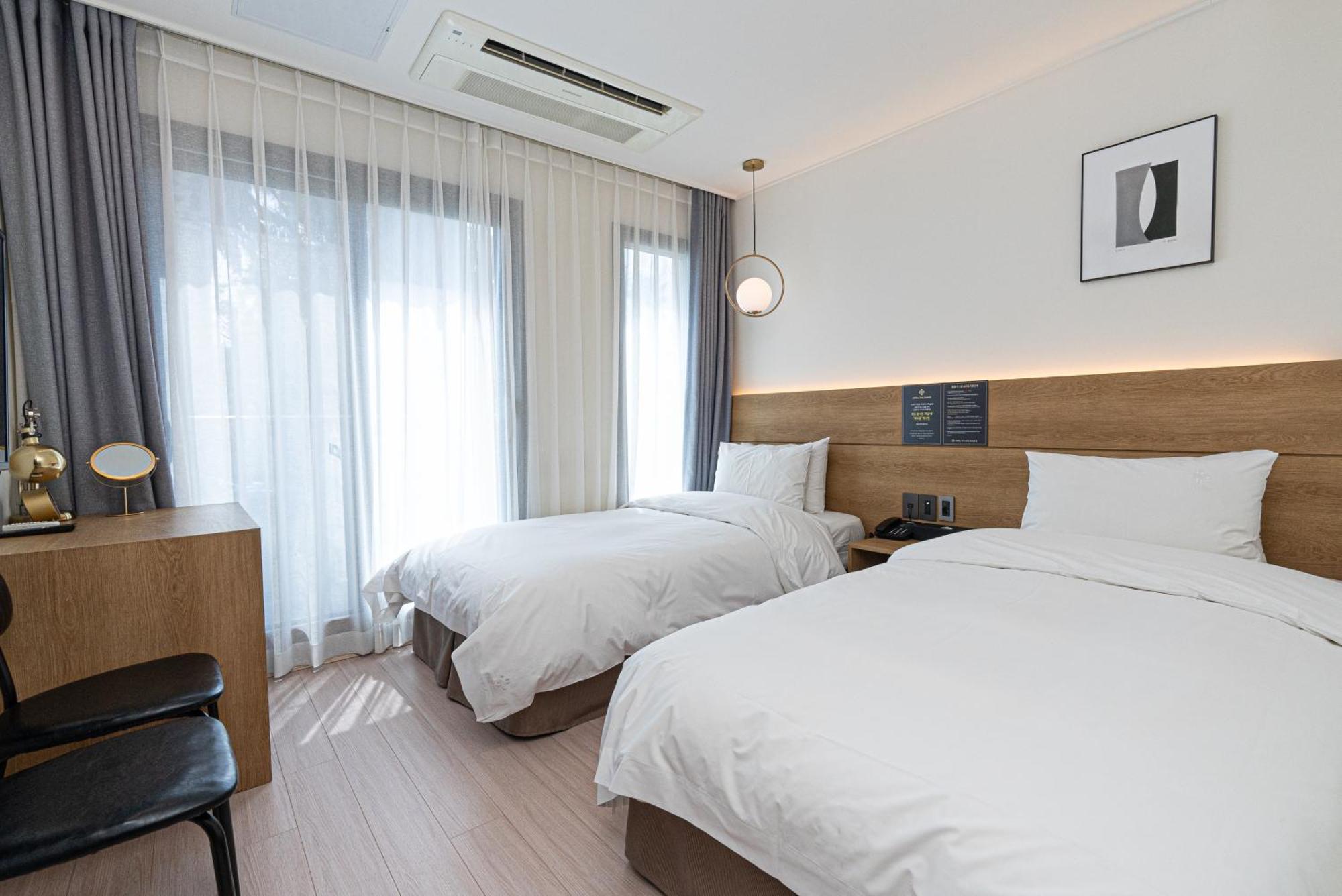 Hotel The Grang Jungmun Согвіпо Екстер'єр фото